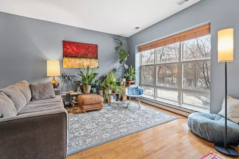 Living - 1212 W Grenshaw St, Chicago, IL 60607 photo 1 of 2