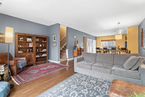 Living - 1212 W Grenshaw St, Chicago, IL 60607 photo 2 of 2