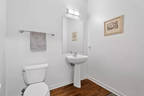 Bath - 1212 W Grenshaw St, Chicago, IL 60607 photo 1 of 3