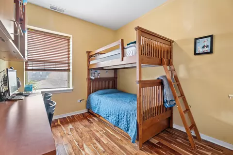 Bedroom - 1212 W Grenshaw St, Chicago, IL 60607 photo 2 of 3