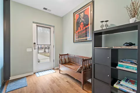 Entry Way - 1212 W Grenshaw St, Chicago, IL 60607 photo 1 of 1