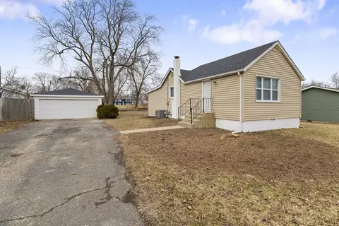1816 Hebron Ave, Zion, IL 60099