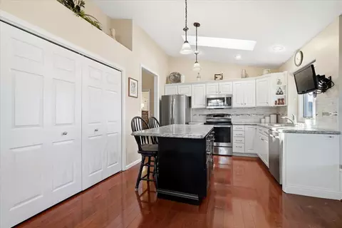 Kitchen - 1908 Deer Cove Cc Ct, Normal, IL 61761 photo 4 of 5