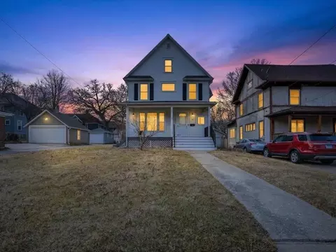 14 N Harlem Ave, Freeport, IL 61032