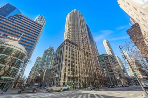 118 Erie St #18A, Chicago, IL 60611