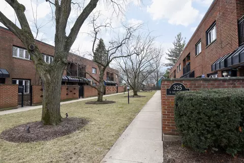 325 N Oak Park Ave #F, Oak Park, IL 60302
