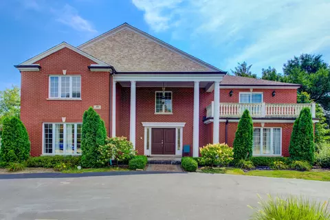 46 Hamilton Ln, Oak Brook, IL 60523