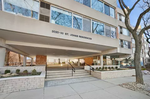 2020 St Johns Ave #208, Highland Park, IL 60035