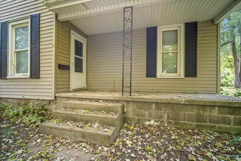 Exterior - 301 N 2nd Ave, Chenoa, IL 61726 photo 1 of 1