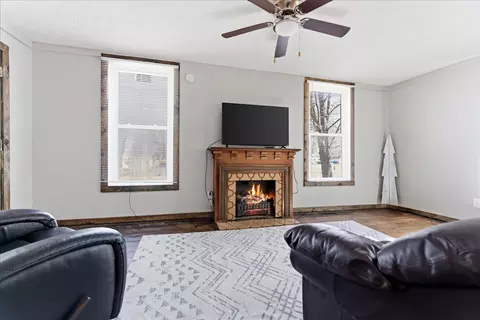 Living - 301 N 2nd Ave, Chenoa, IL 61726 photo 4 of 4