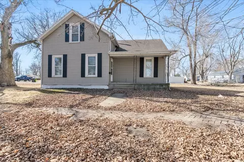 301 N 2nd Ave, Chenoa, IL 61726