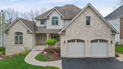35 Beech Dr, Lake Zurich, IL 60047
