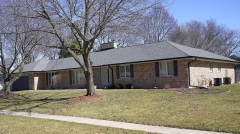 Exterior - 2 Golfview Pl, Dekalb, IL 60115 photo 2 of 3