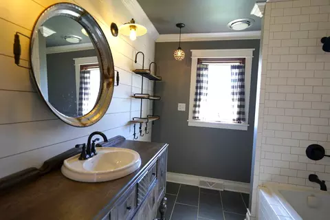 Bath - 2 Golfview Pl, Dekalb, IL 60115 photo 1 of 3