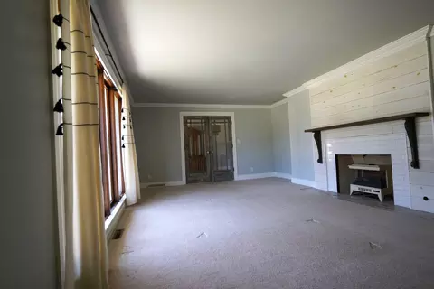 Living - 2 Golfview Pl, Dekalb, IL 60115 photo 1 of 5