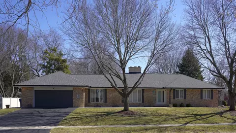 2 Golfview Pl, Dekalb, IL 60115
