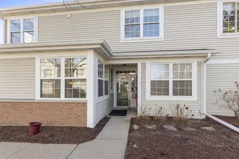 32006 Millard Cir, Warrenville, IL 60555