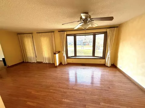 Living - 1807 Fargo Ave, Mchenry, IL 60050 photo 2 of 3