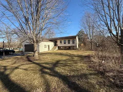 Exterior - 1807 Fargo Ave, Mchenry, IL 60050 photo 2 of 5