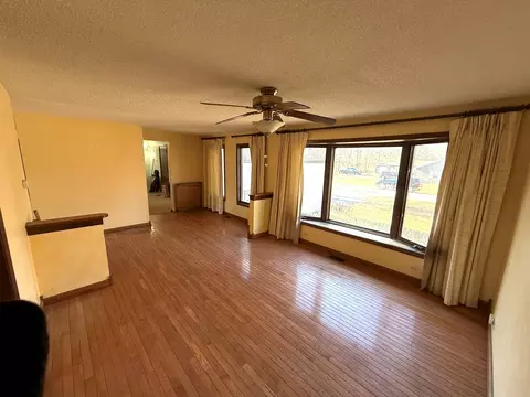 Living - 1807 Fargo Ave, Mchenry, IL 60050 photo 3 of 3
