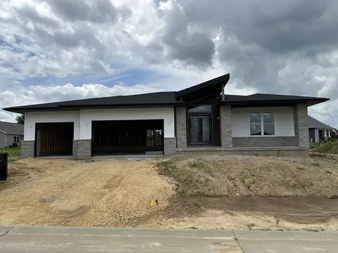 5810 Indigo Ave, Davenport, IA 52807