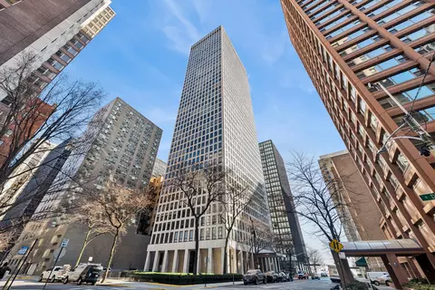 260 E Chestnut St #3207, Chicago, IL 60611