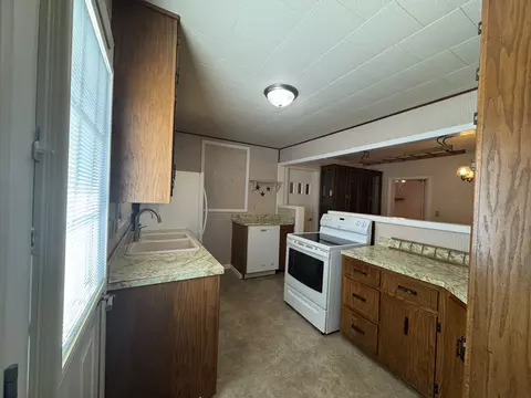 602 E Webster St, Clinton, IL 61727 photo 8