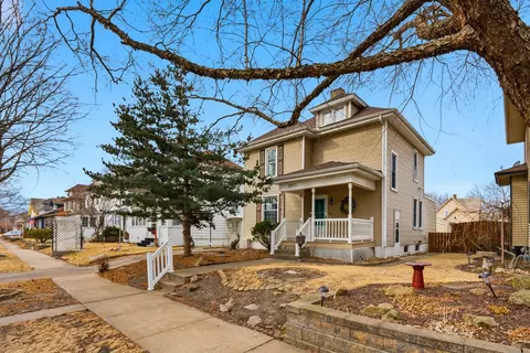 Exterior - 2011 15th Street A, Moline, IL 61265 photo 3 of 6