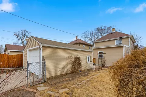 Exterior - 2011 15th Street A, Moline, IL 61265 photo 5 of 6