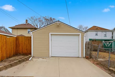 Exterior - 2011 15th Street A, Moline, IL 61265 photo 6 of 6