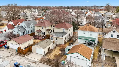 View/Area - 2011 15th Street A, Moline, IL 61265 photo 2 of 6