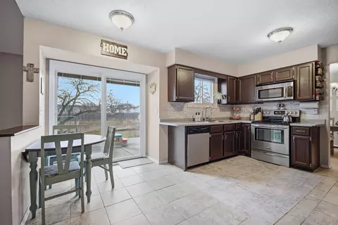 Kitchen - 1015 Primrose Ln, Normal, IL 61761 photo 3 of 4
