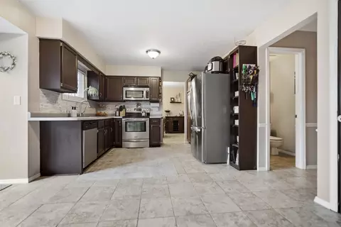 Kitchen - 1015 Primrose Ln, Normal, IL 61761 photo 4 of 4