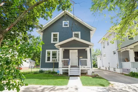571 E Benton St, Aurora, IL 60505