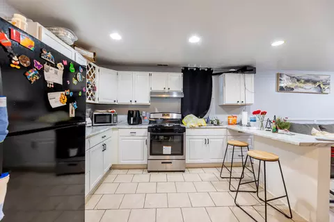 Kitchen - 7508 W 59th St, Summit, IL 60501 photo 4 of 5