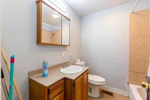 Bath - 7508 W 59th St, Summit, IL 60501 photo 5 of 6