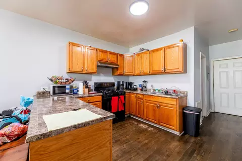 Kitchen - 7508 W 59th St, Summit, IL 60501 photo 1 of 5