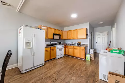 Kitchen - 7508 W 59th St, Summit, IL 60501 photo 5 of 5