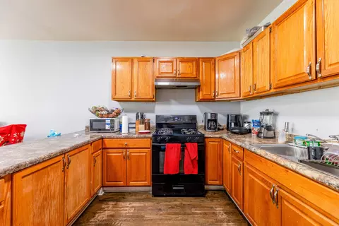 Kitchen - 7508 W 59th St, Summit, IL 60501 photo 2 of 5