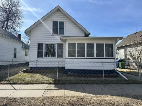 337 4th Ave N, Clinton, IA 52732