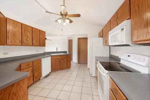 Kitchen - 5103 W Park Ln, Monee, IL 60449 photo 1 of 3