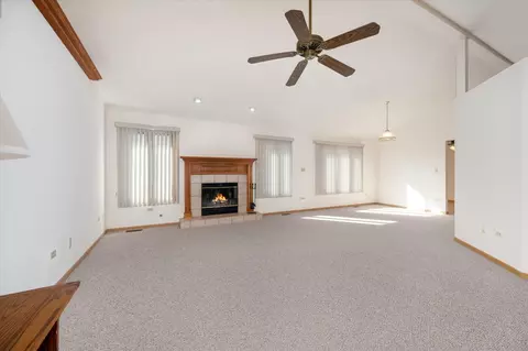 Living - 5103 W Park Ln, Monee, IL 60449 photo 5 of 14