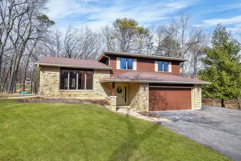 39 W150 Campton Hills Dr, Saint Charles, IL 60175