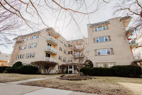 710 Oakton St #304, Evanston, IL 60202