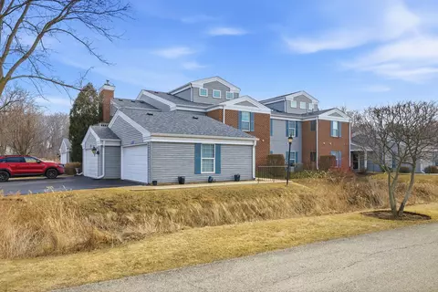 8421 Canary Grass Ln #8421, Fox Lake, IL 60020