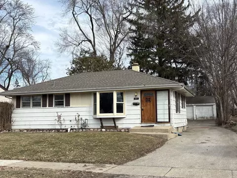 115 N Greenview Ave, Mundelein, IL 60060
