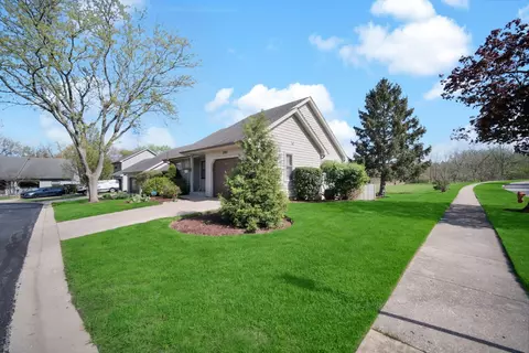 Exterior - 2302 Robin Ln #0, Elgin, IL 60123 photo 2 of 7