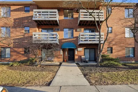 1367 N Winslowe Dr #204, Palatine, IL 60074