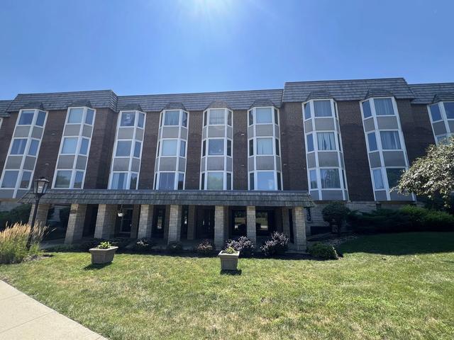 500 Thames Pkwy #1F, Park Ridge, IL 60068