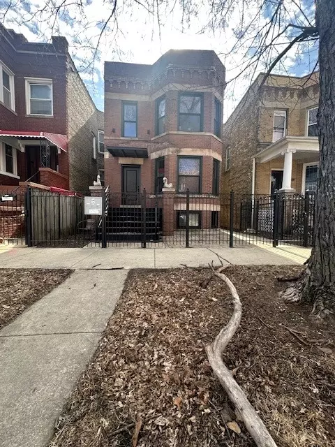 3023 W Wellington Ave, Chicago, IL 60618